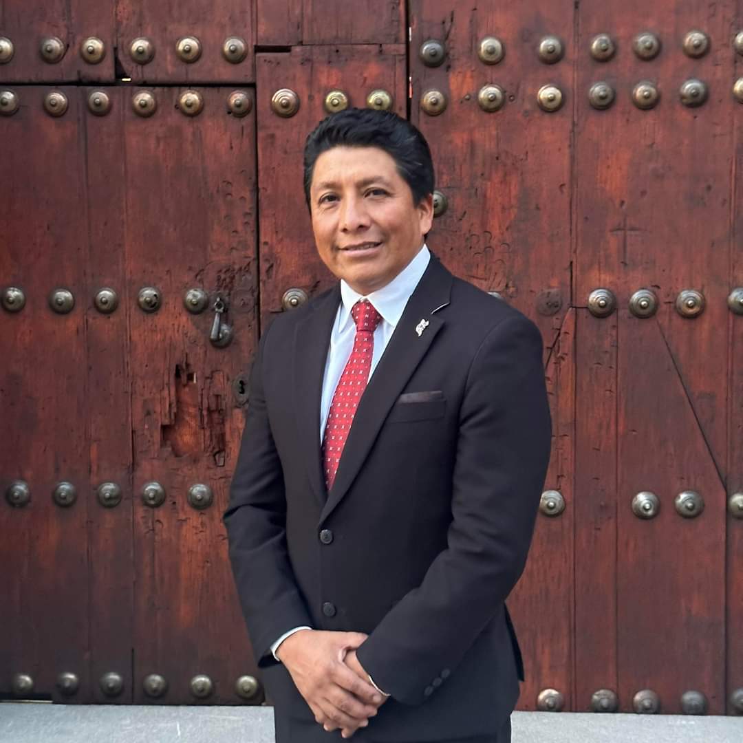 Va edil de Teolocholco por la Senaduría, cabildo le otorga licencia al cargo