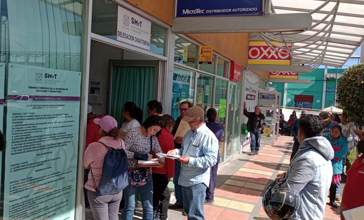 Amplía SMYT horario de atención para canje de placas