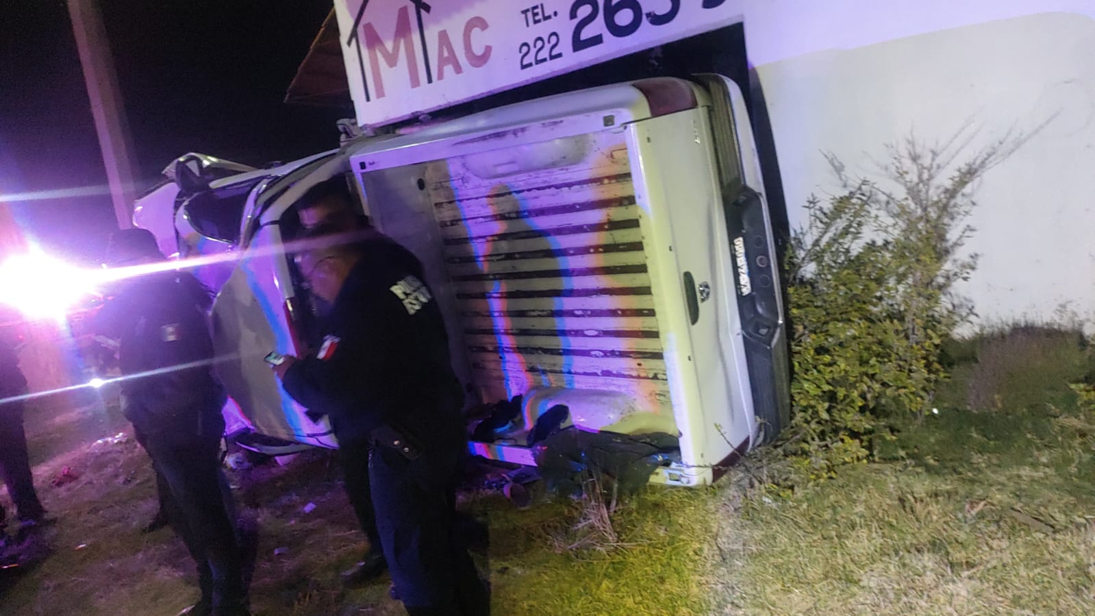 Muere bebé en hospital; fue llevado grave tras volcadura de camioneta en la Vía Corta