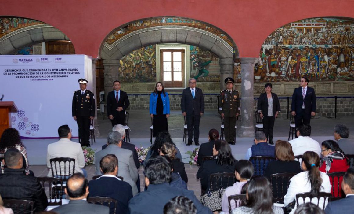 Encabeza gobierno de Tlaxcala acto cívico por aniversario de la Constitución