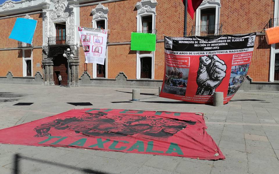 Por incumplimientos, protesta MBMT frente a Palacio de Gobierno
