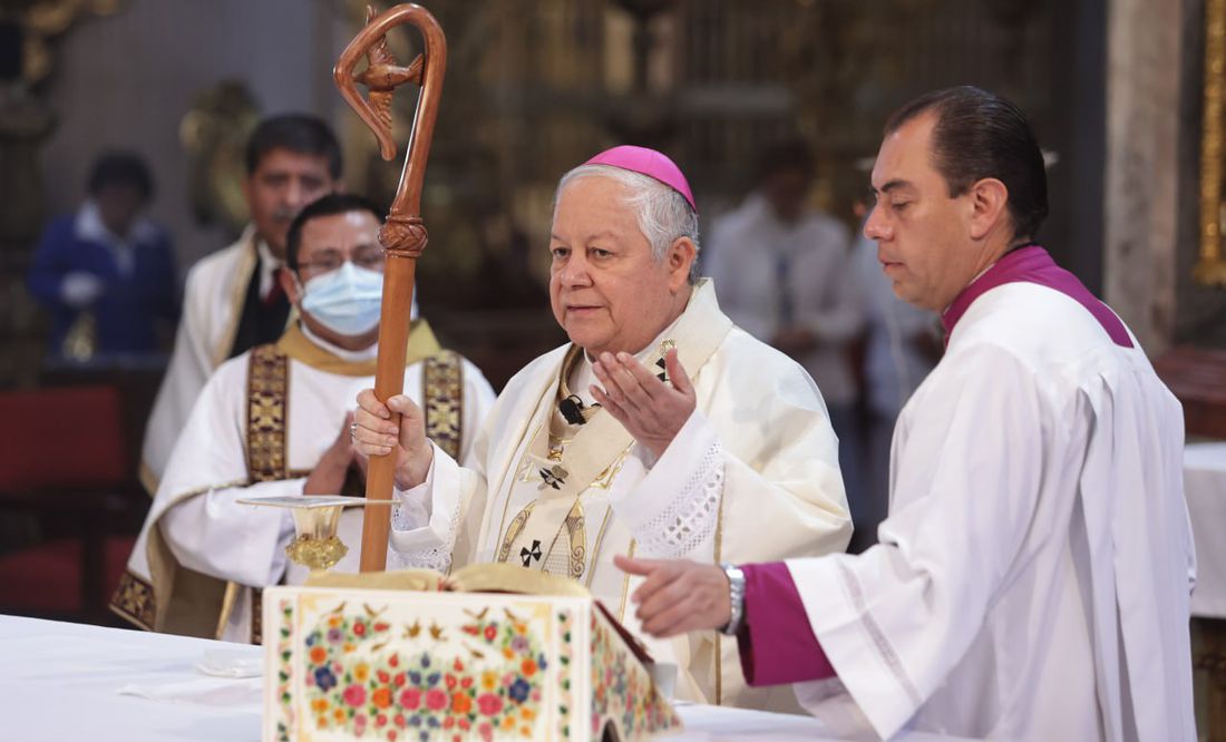 Arzobispo Víctor Sánchez Espinosa da la bienvenida a doce nuevos sacerdotes en Puebla