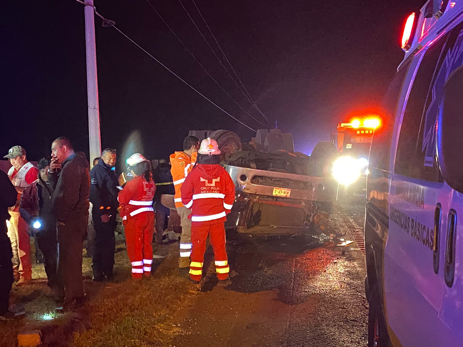 Operador de tráiler muere prensado sobre la México-Veracruz