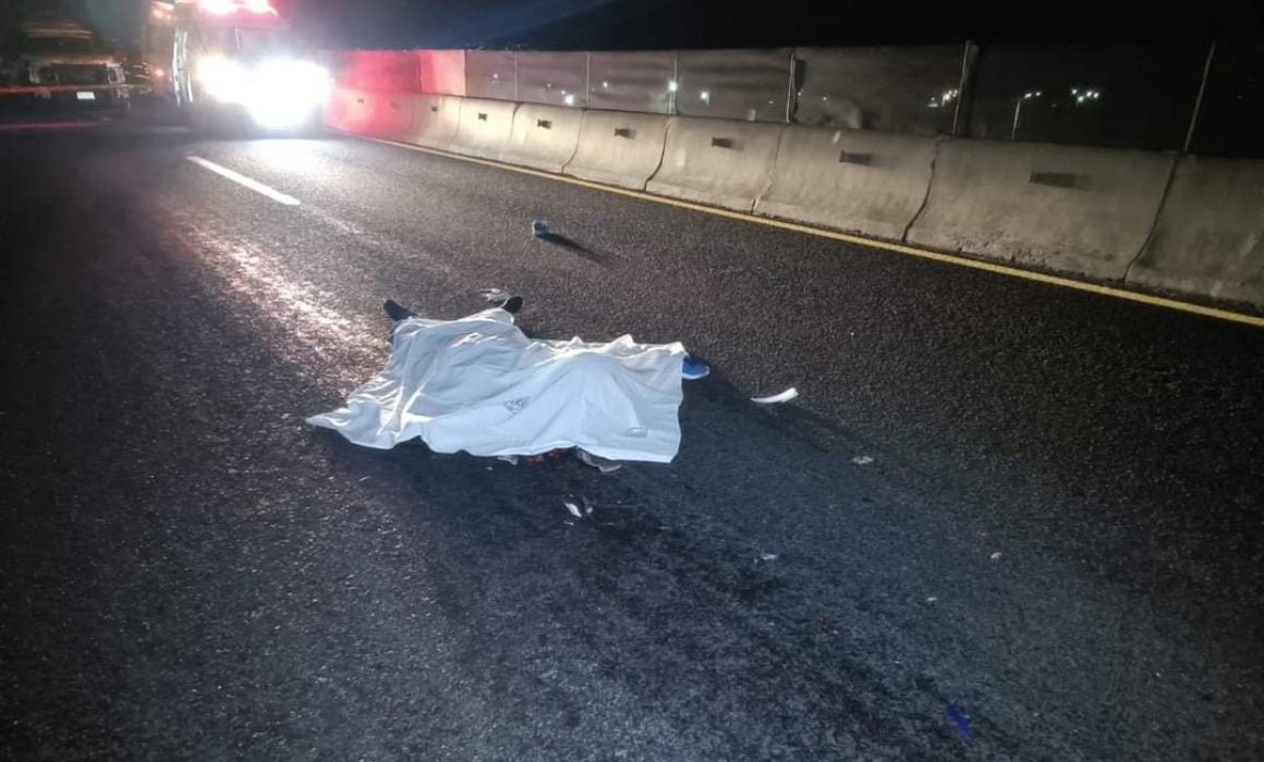 Muere motociclista tras colisionar contra autobús en Xaloztoc
