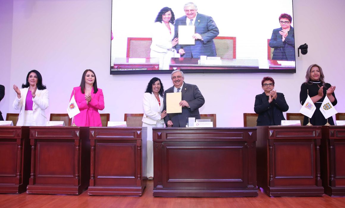 Recibe magistrada del TSJE llaves de acceso a plataforma de RNOA