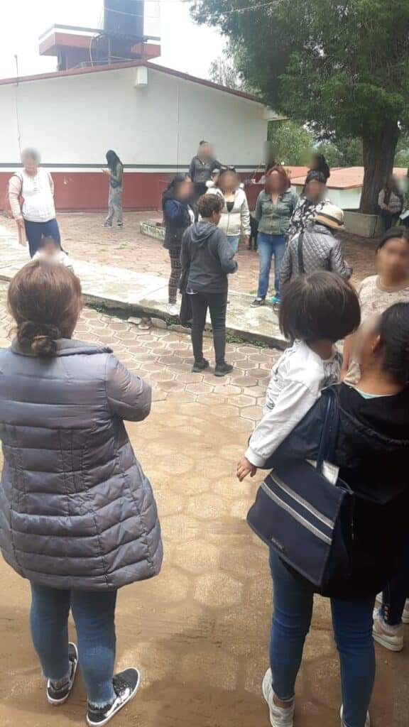 Se quedan sin recuerdo de graduación 90 alumnos en Acuitlapilco 