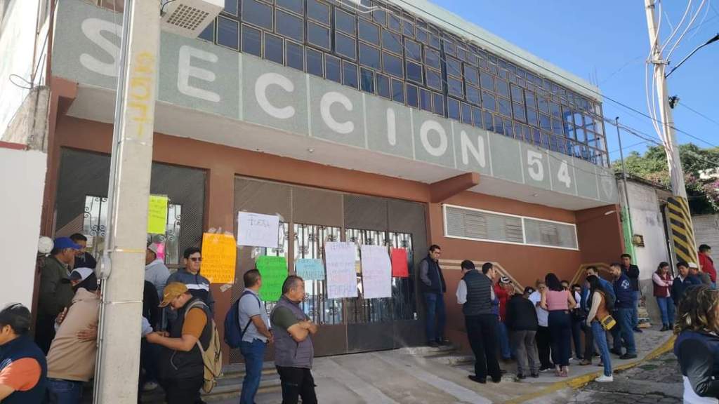 Por abusos a sindicalizados, integrantes del SNTSEMARNAT exigen renuncia de su líderesa
