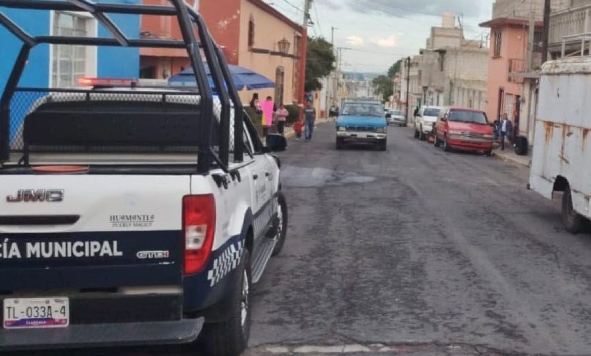 Evita Policía de Huamantla instalación de equipo para baile sonidero