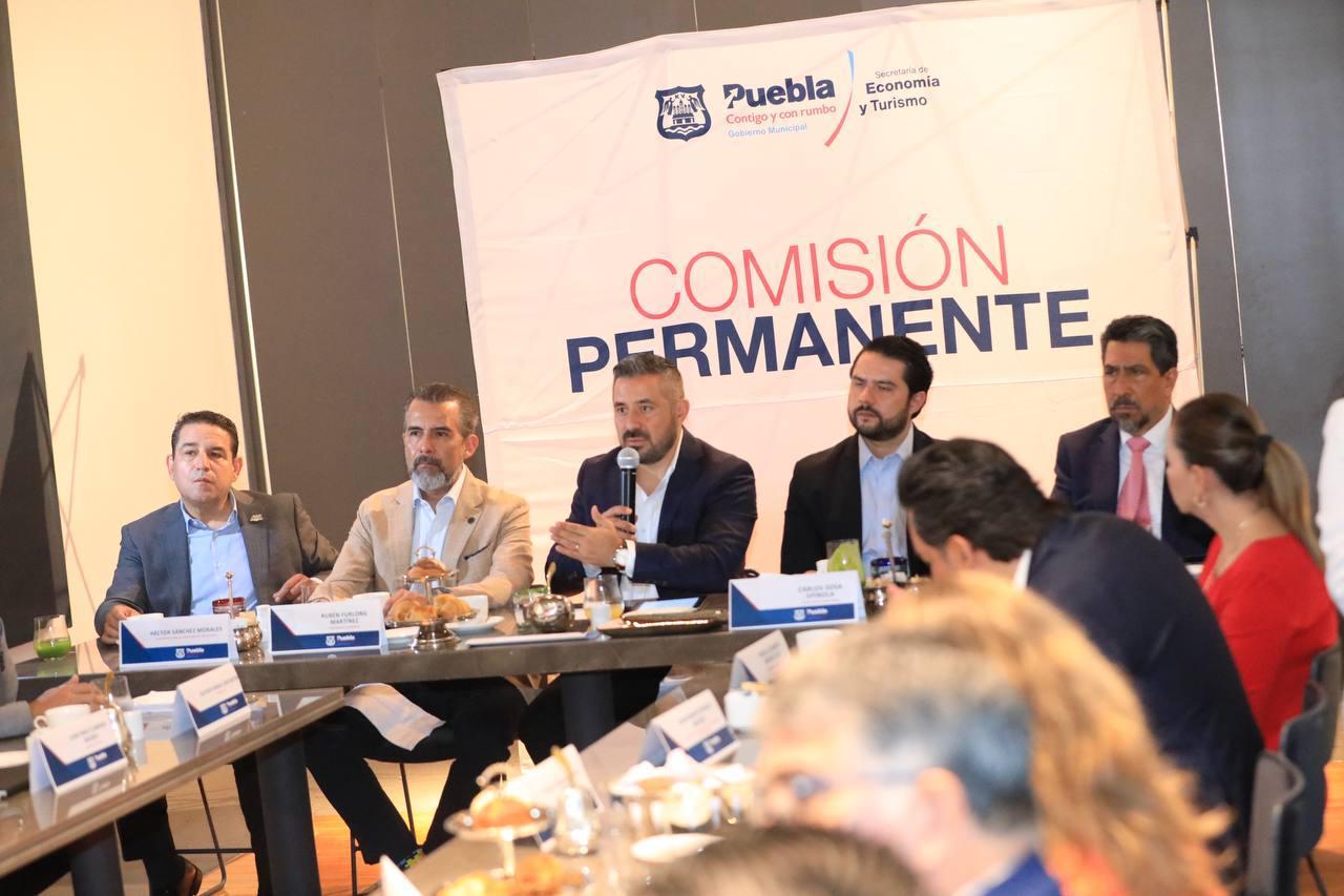  Adán Domínguez lidera sesión de la Comisión Permanente por Puebla