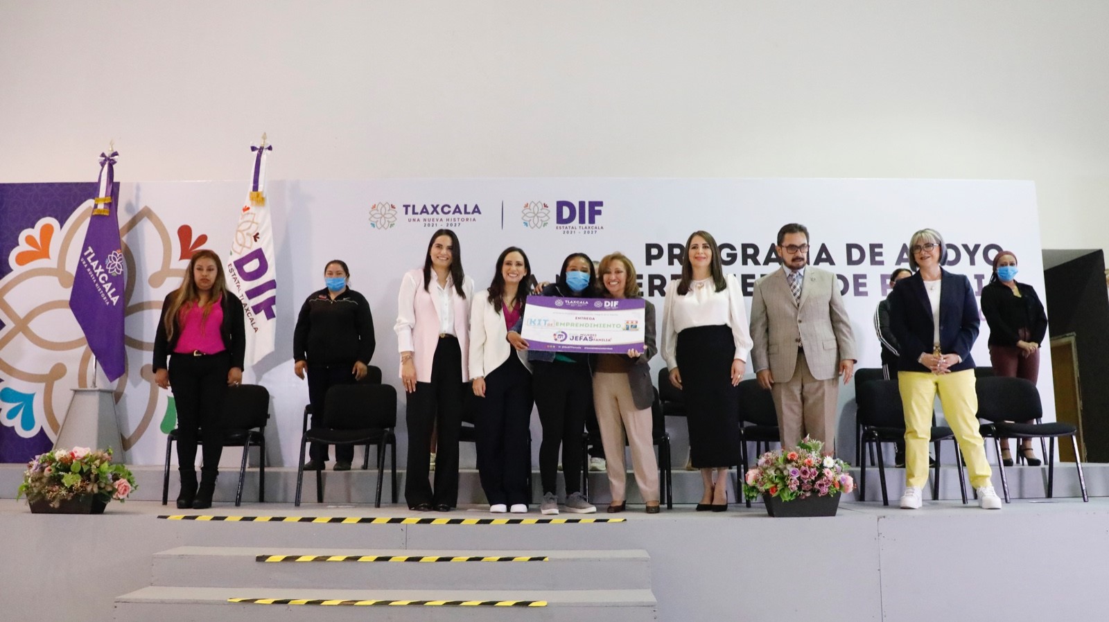 Soñemos en grande, dice Lorena Cuéllar a jefas de familia emprendedoras