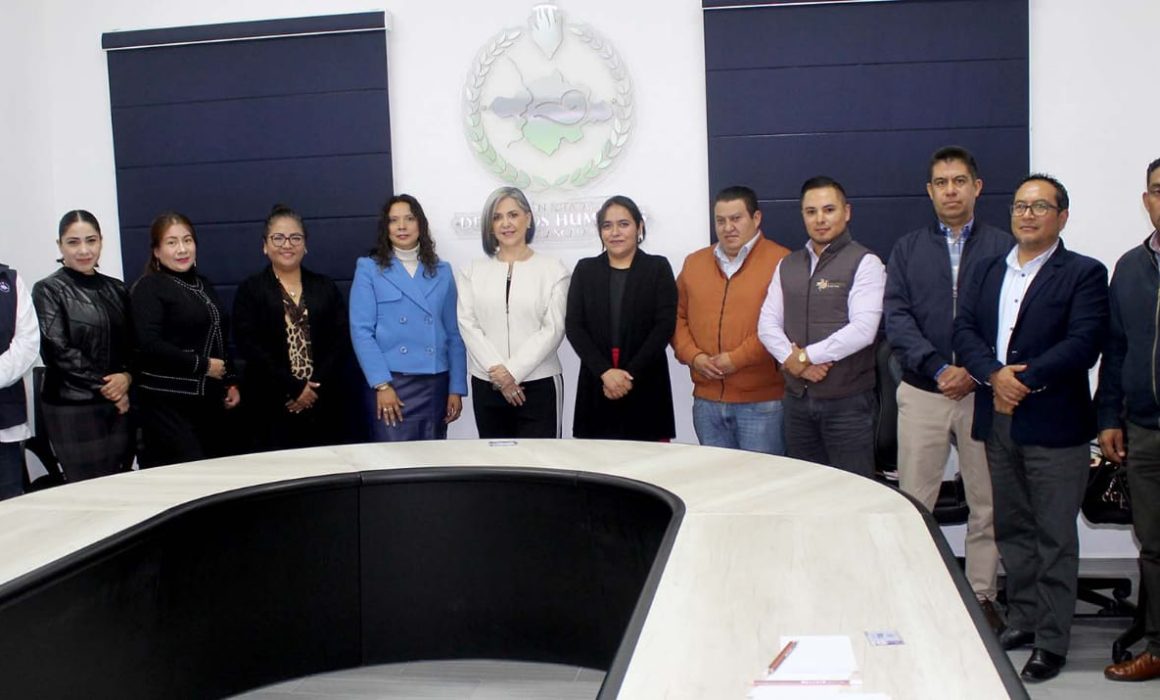 Capacitan CEDHT y SAET a autoridades municipales electas en temas de DH