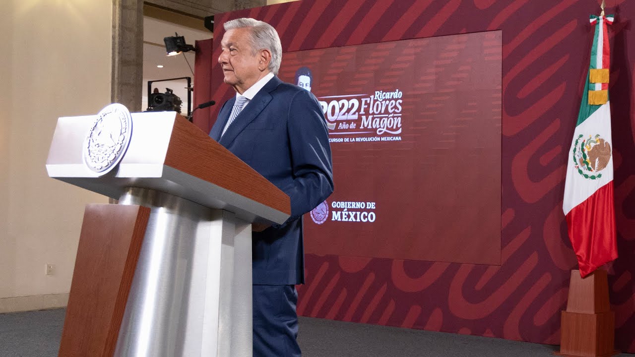 AMLO dijo que se mantiene el compromiso de encontrar a los 43 de Ayotzinapa