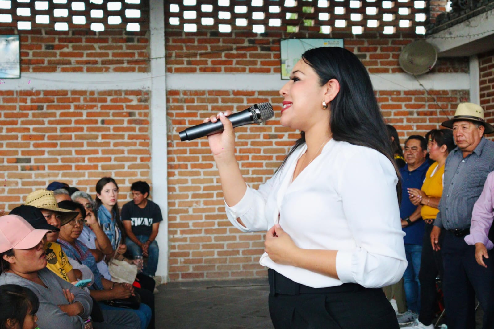 Tonantzin Fernández agradece el respaldo de vecinos y maestros en San Pedro Cholula