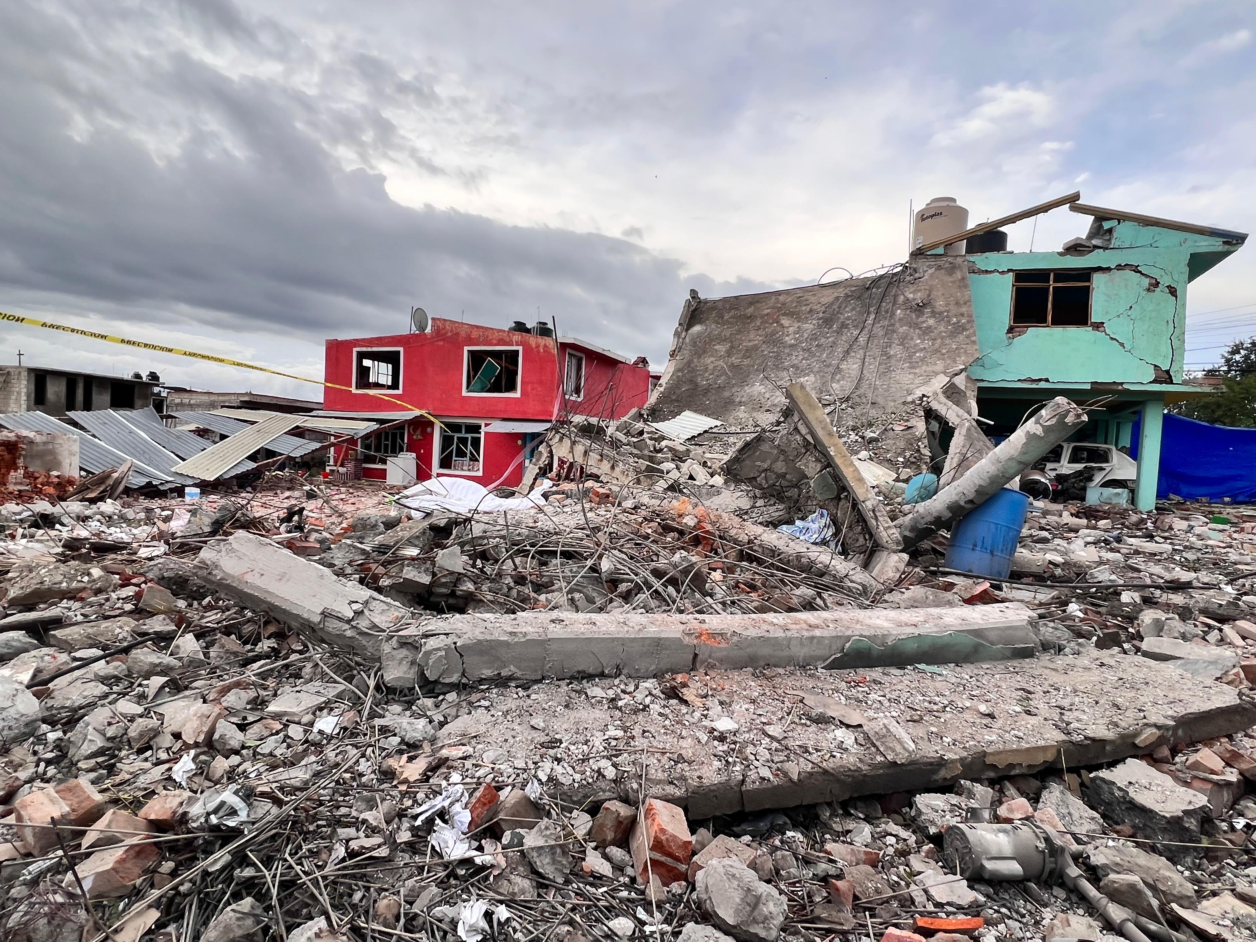 Mueren 3 personas tras explosión de polvorín en Xaloztoc