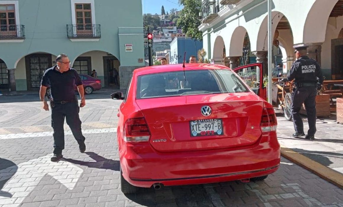 Detectan policías capitalinos vehículo con reporte de abuso de confianza