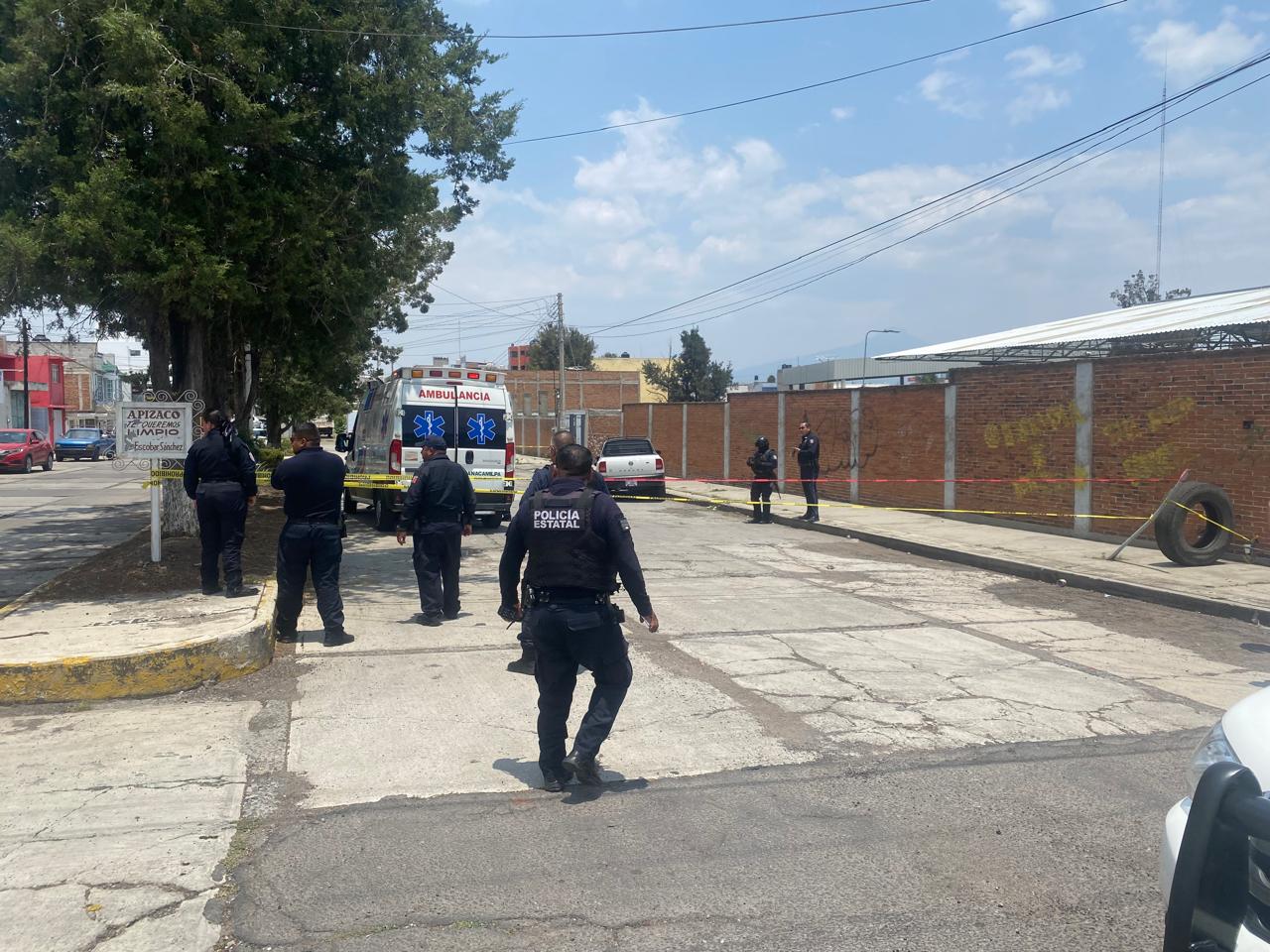 Sujetos armados intentan robar camioneta a balazos, en Apizaco