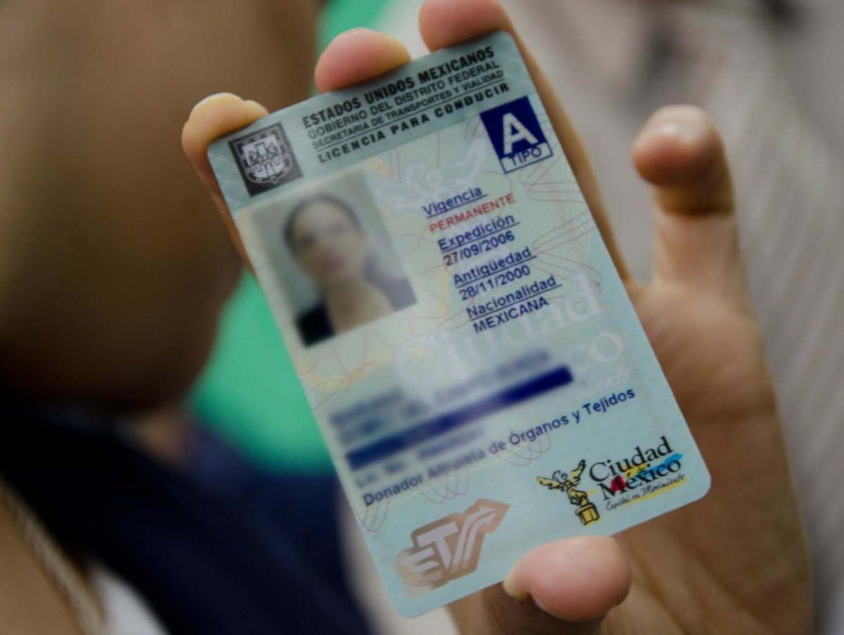 AMLO anuncia posible regreso de licencias permanentes en CDMX