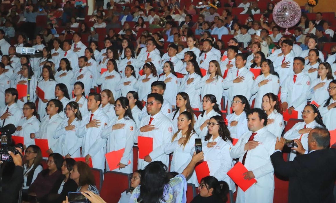 Realizan juramento ético estudiantes de la UATx