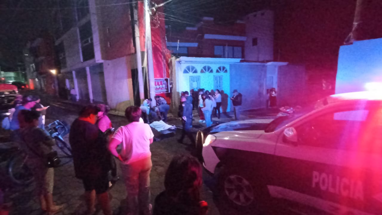 Mujer sufre fuerte contusión tras accidentada caída, en Zacatelco