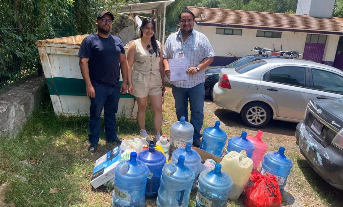 Entrega unidad de medio ambiente de Tlaxcala Capital pilas en desuso a la SMA
