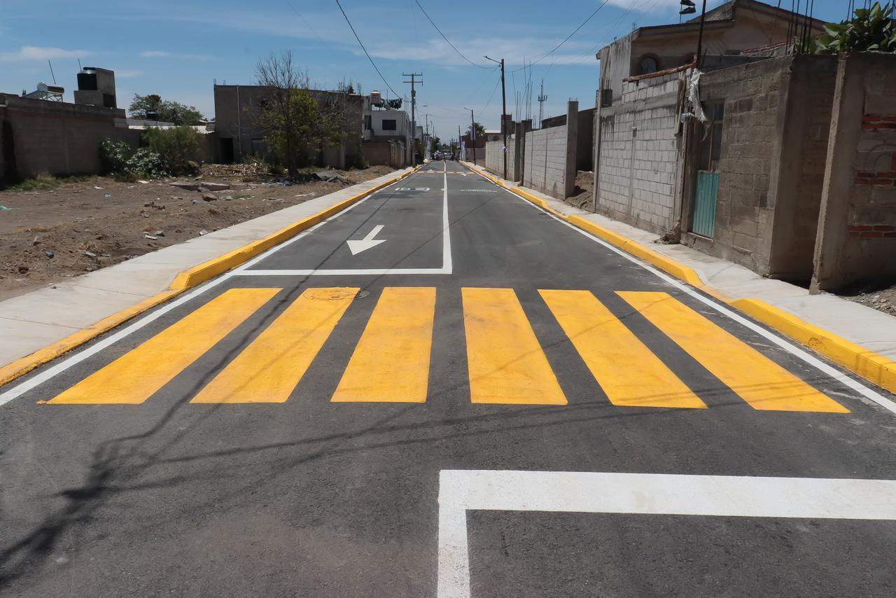 Entrega Paola Angon vialidad principal en San Gregorio Zacapechpan