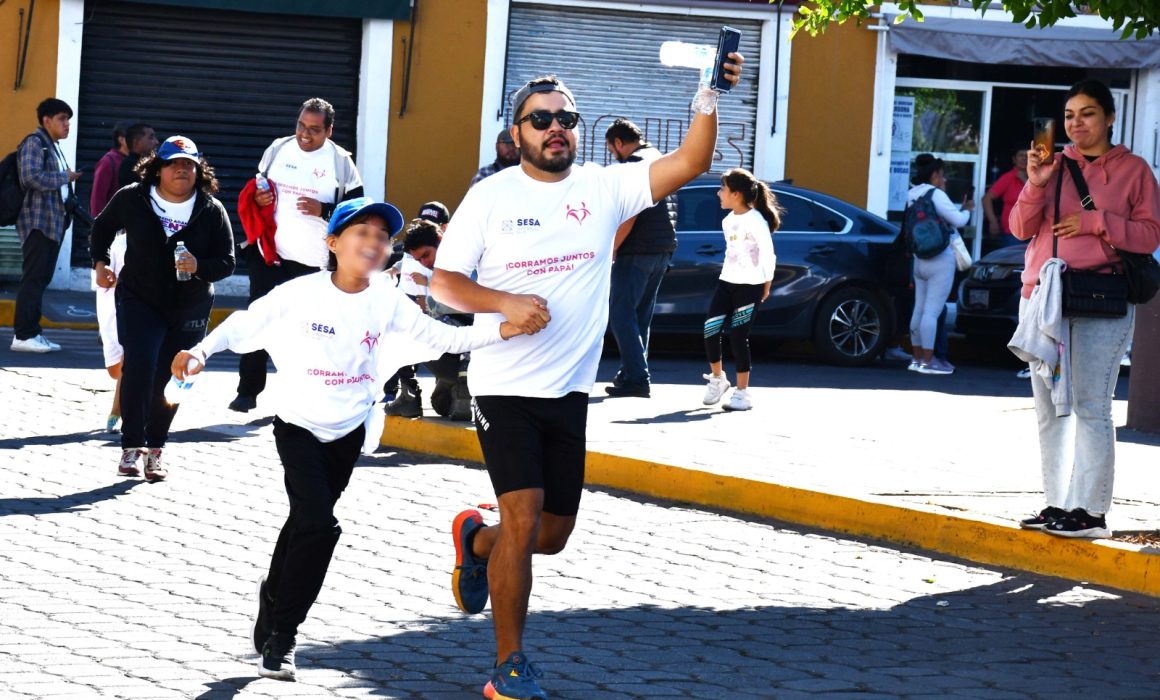Participan 550 personas en la carrera Trota o camina junto papá