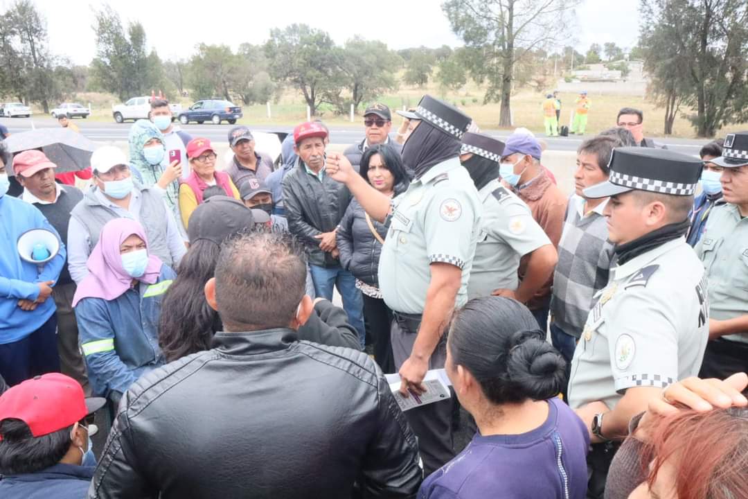 Denuncian en Santa Cruz Tlaxcala fraude electoral; bloquean la Apizaco-Huamantla