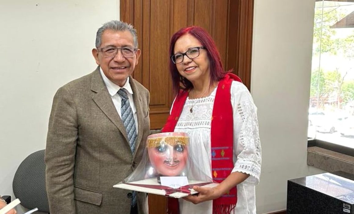 Rector de la UATx presenta avances a secretaria de educación