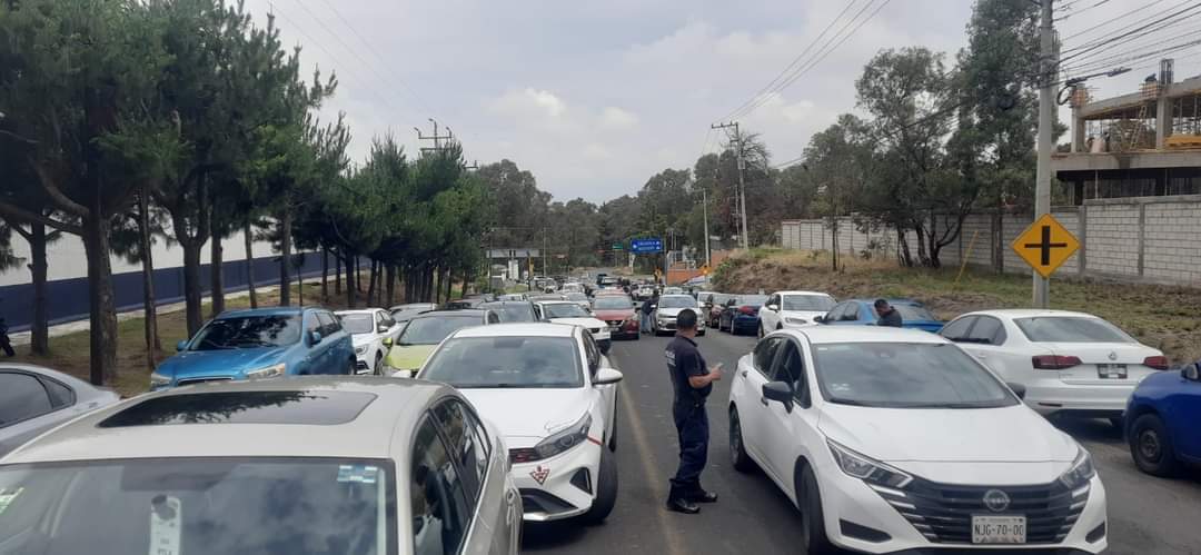 Chóferes de plataformas liberan accesos carreteros en Tlaxcala, entablan acuerdos con PGJE