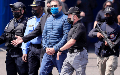 Condenan a 45 años de prisión a expresidente de Honduras por tráfico de drogas
