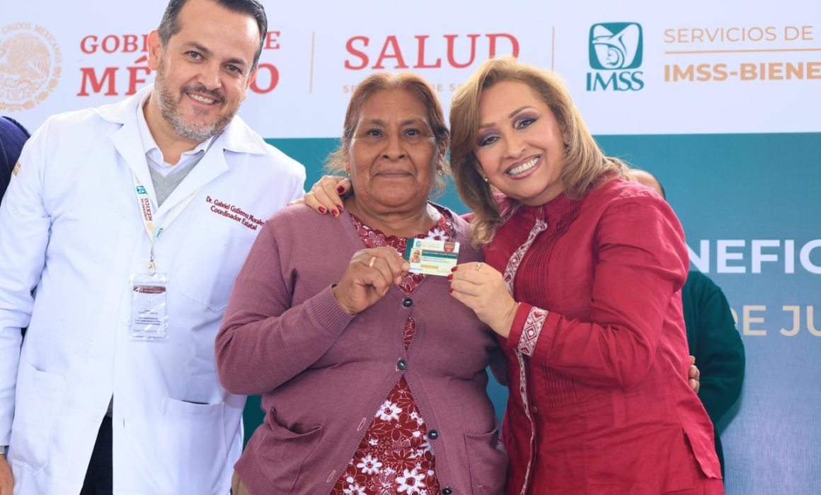 Entrega credenciales del IMSS-Bienestar a las y los beneficiarios