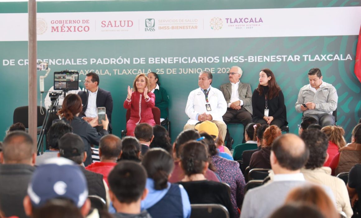 Alcalde de Chiautempan atestigua entrega de credenciales del IMSS-Bienestar