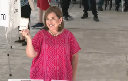 Xóchitl Gálvez candidata a la presidencia ejerce su voto 