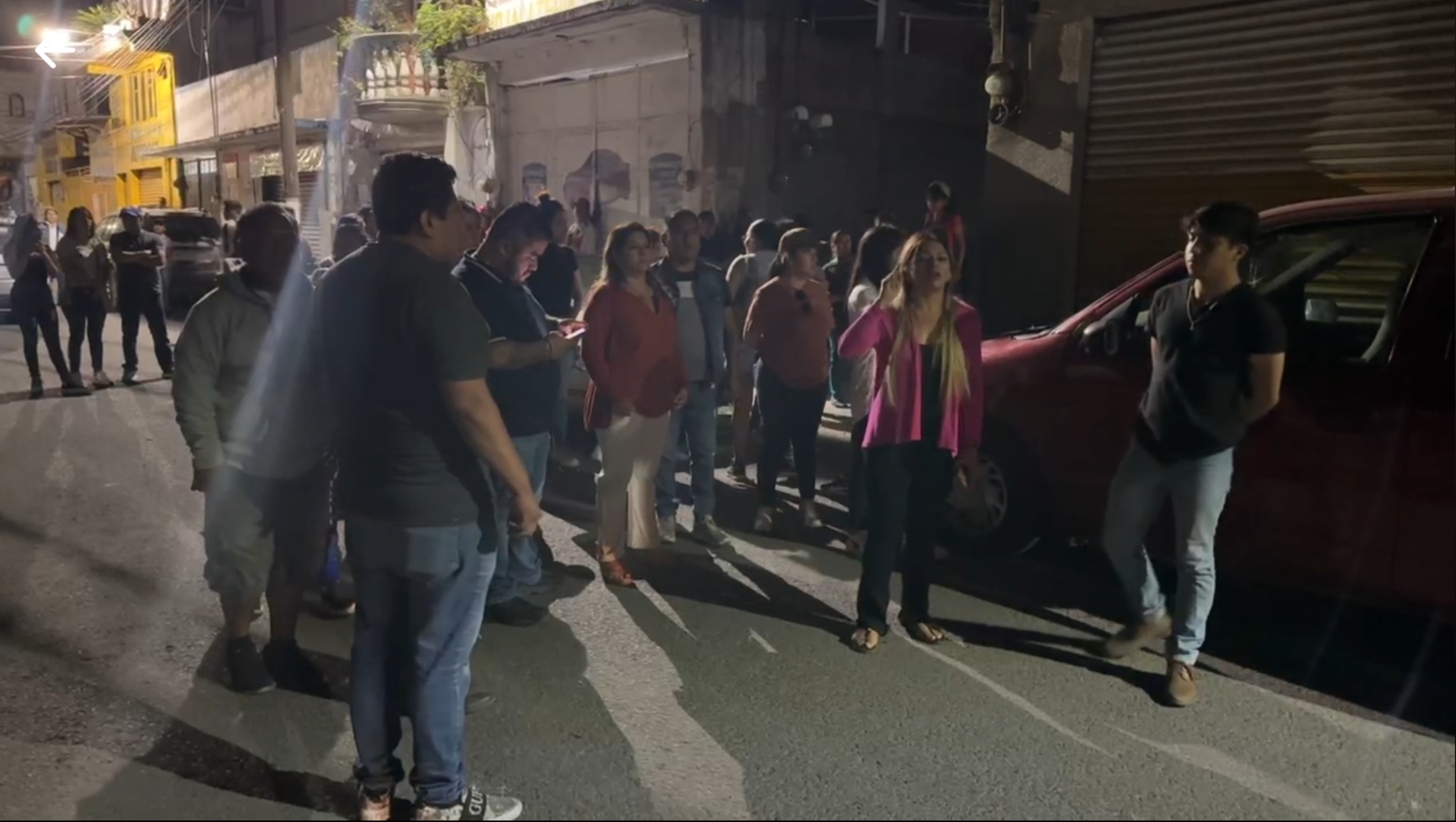 Tensión en Zacatelco; policías estatales disparan al aire y localizan material electoral en camioneta