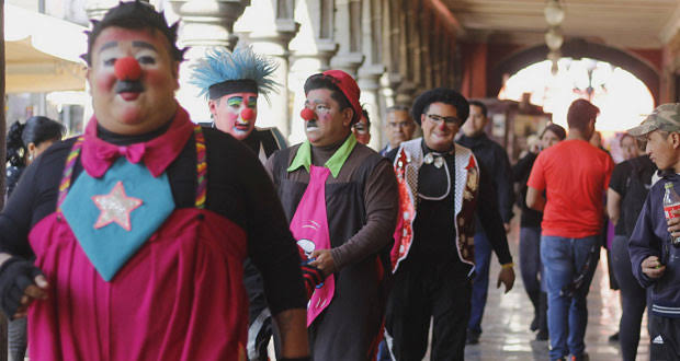 Payasos del Centro Histórico se niegan a integrarse al programa de Artistas Urbanos
