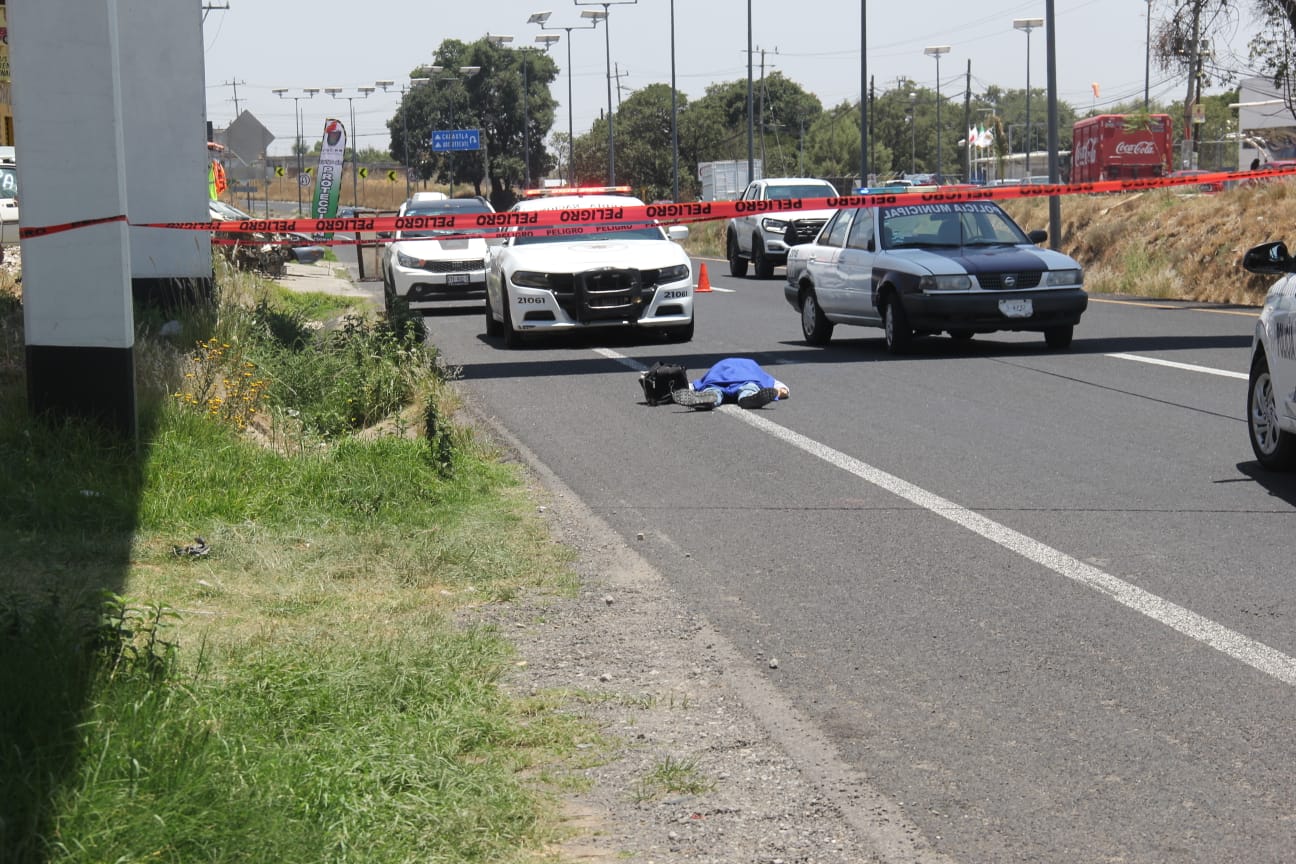 Hombre se lanza desde un puente y muere, en Acuamanala