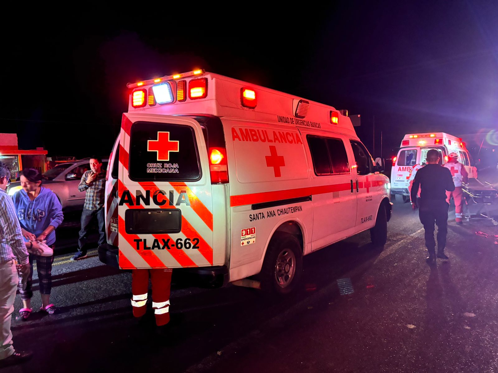 Mujer queda prensada tras accidente vial en Tetla: su acompañante la abandonó