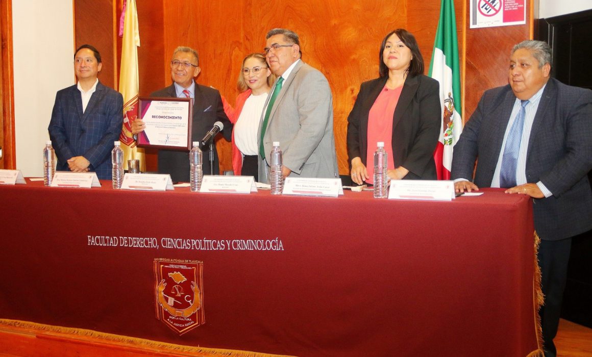 Certifican a Facultad de Derecho de la UATx como espacio libre de humo