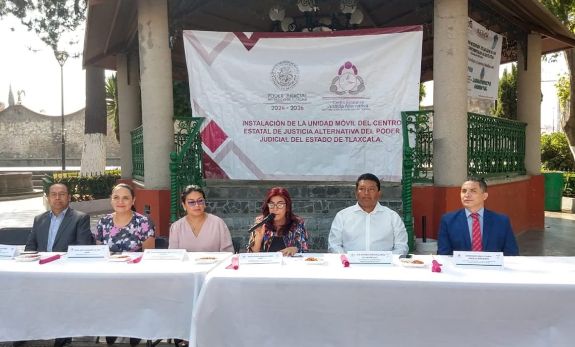 Acerca Poder Judicial la justicia alternativa a habitantes de Tlatelulco