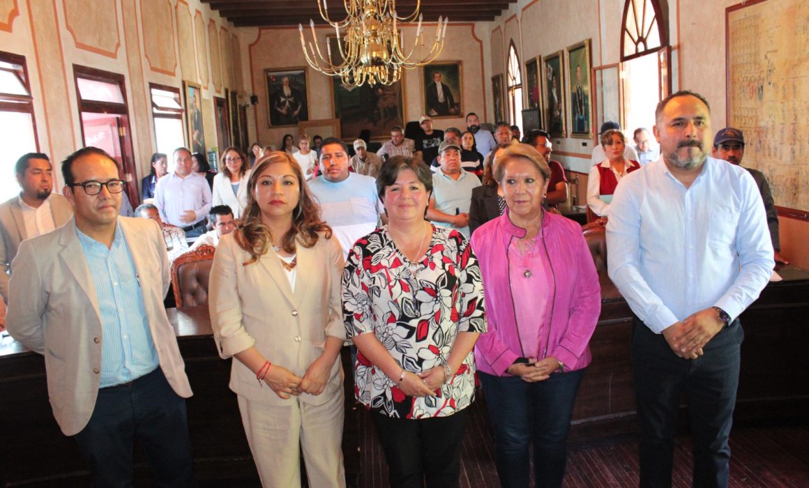 Reconoce Ayuntamiento de Tlaxcala a trabajadores por años de servicio