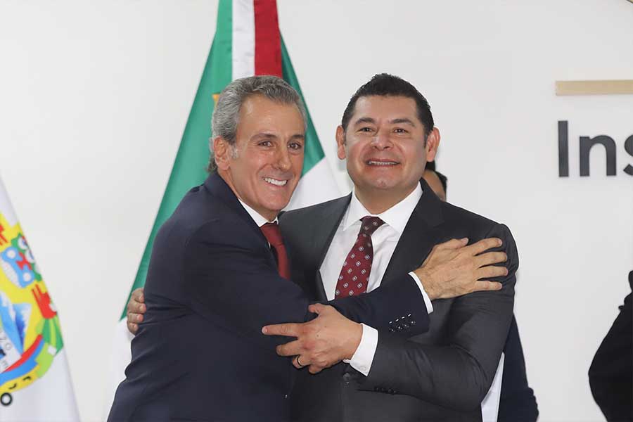 José Chedraui Budib presenta su lista de síndica y regidores para la presidencia municipal de Puebla