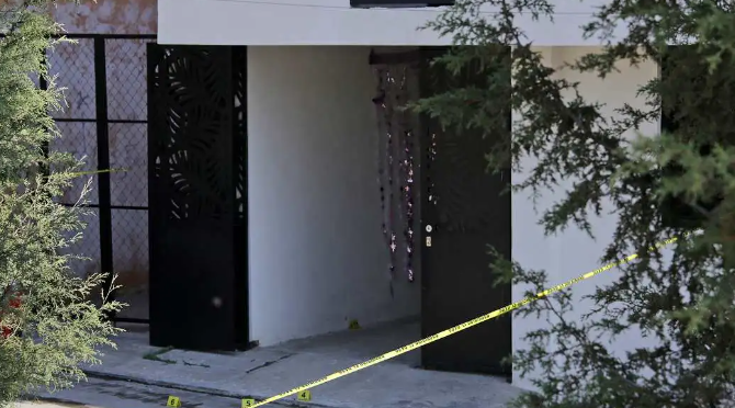 Asesinan a un hombre en la puerta de su casa, en la colonia Conde de Puebla