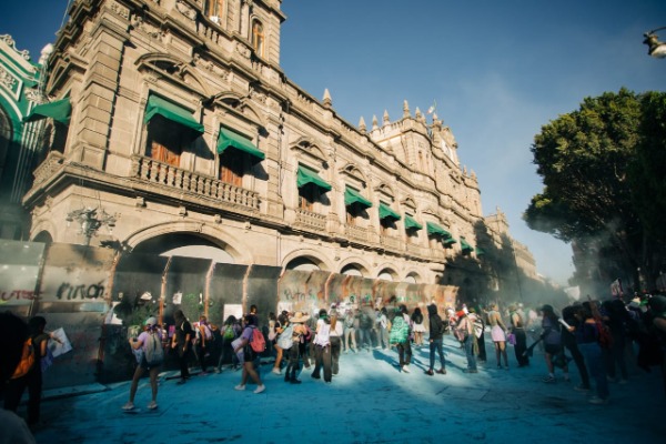 Feministas piden que se investiguen agresiones del Ayuntamiento de Puebla en marcha del 8M
