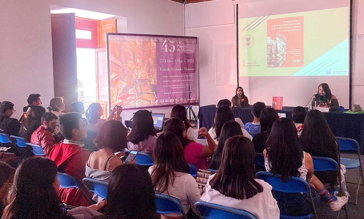 Presenta UATX textos electrónicos en Feria Internacional del Libro