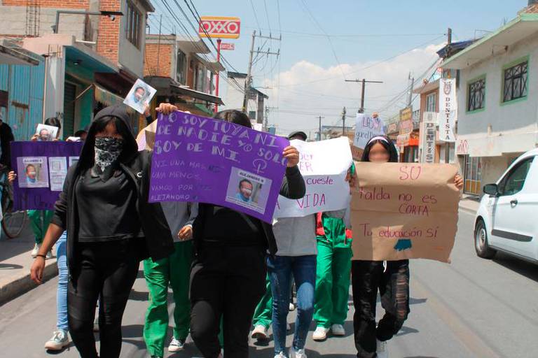 Cierran secundaria en Tepetitla; marchan y denuncian acoso sexual