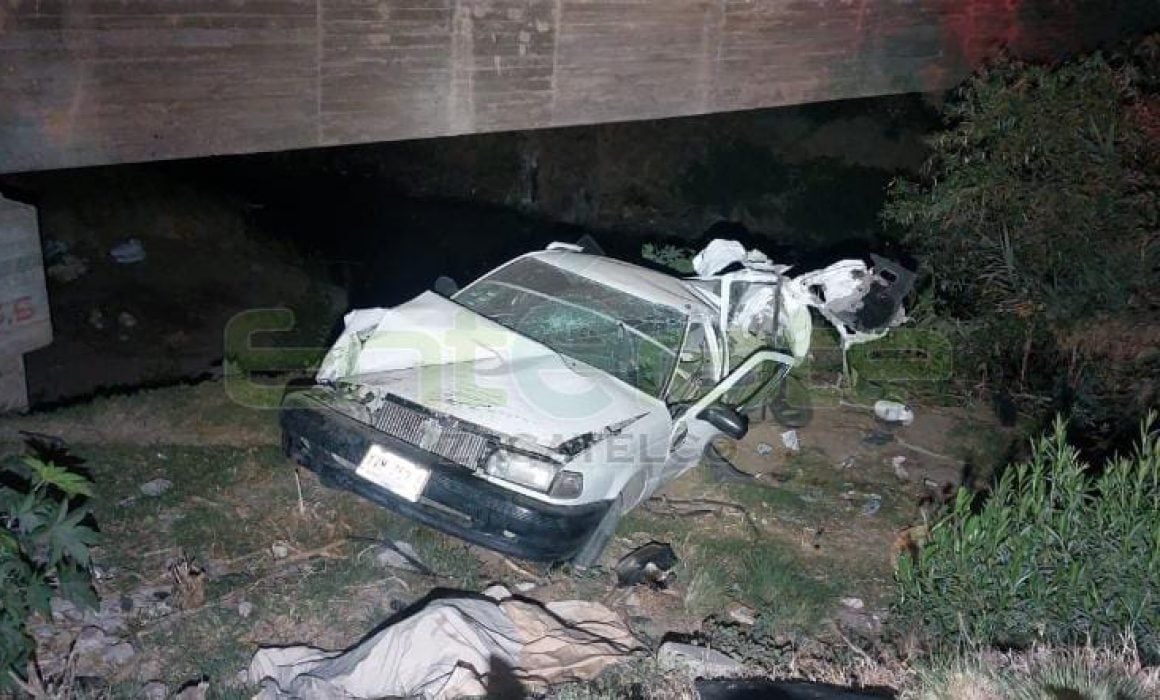 Fallecen 3 mujeres tras volcar su vehículo en Nativitas