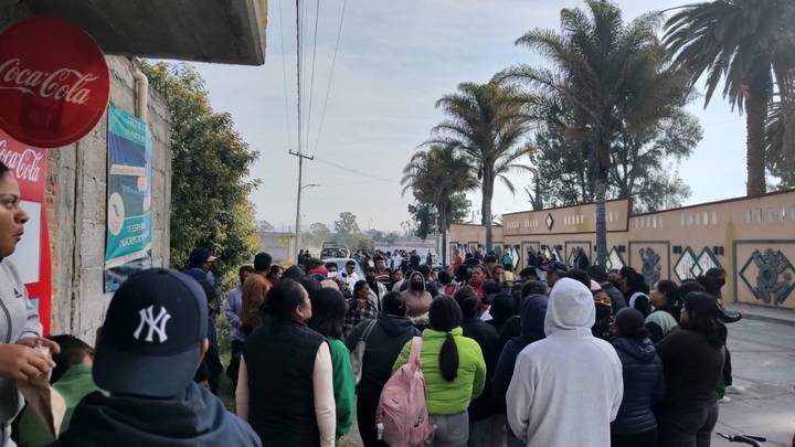 Cierran secundaria de Tepetitla; denuncian presunto acoso sexual