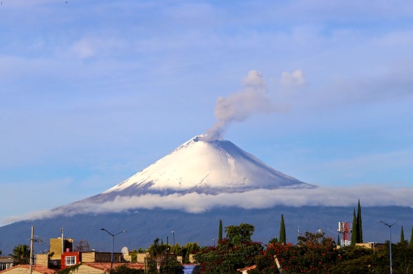 Ya son 54 personas las que se atienden en Puebla por enfermedades derivadas de la caída de ceniza