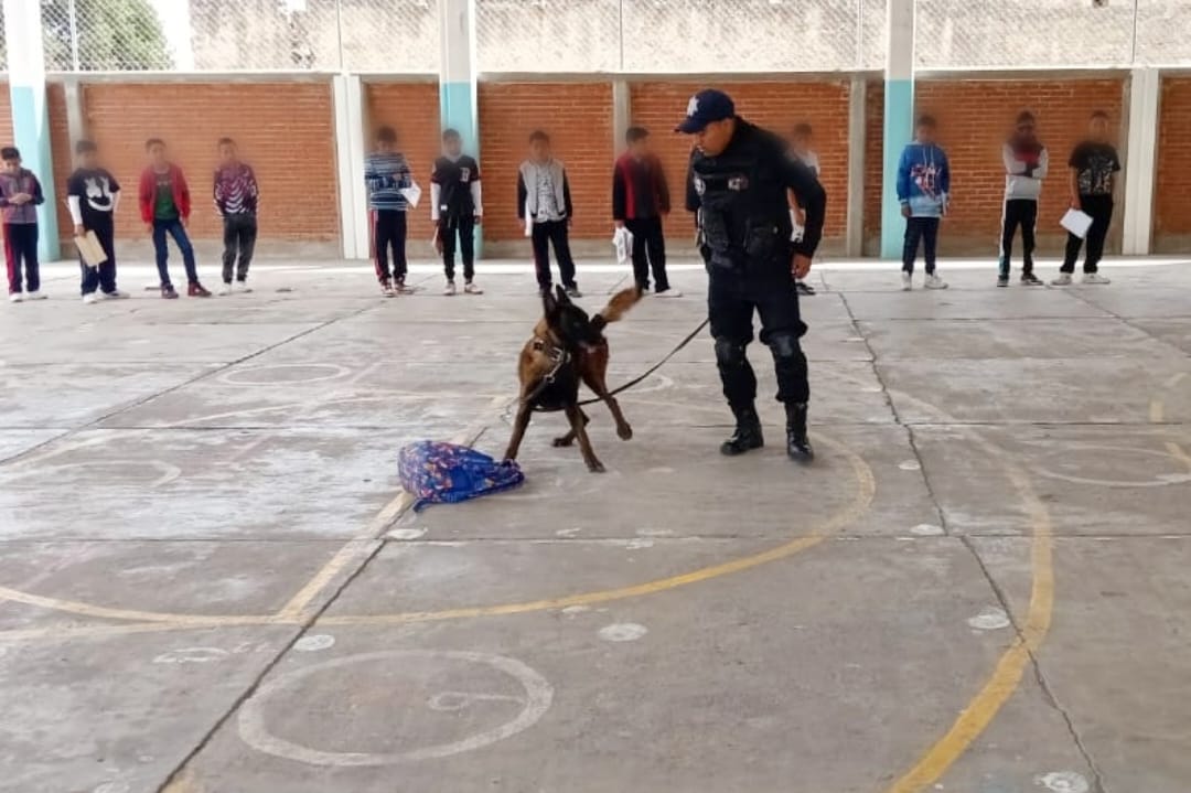 Participan estudiantes de Huamantla en el programa “el policía tu amigo”