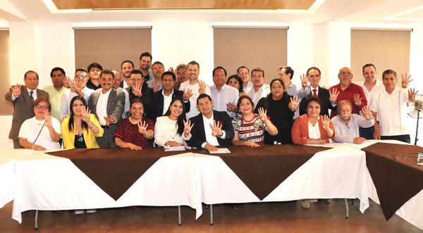 Alejandro Armenta, da su respaldo a Tonatzin Fernández y Víctor Correau